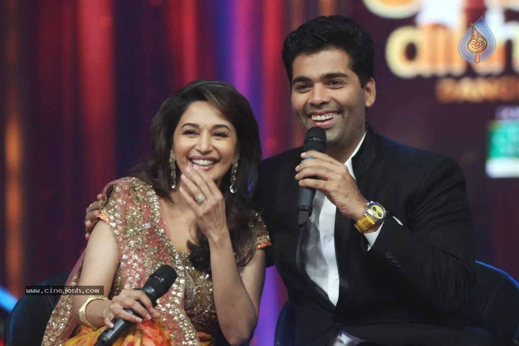 Madhuri Dixit at Jhalak Dikhla Jaa Season 5 - 23 / 34 photos