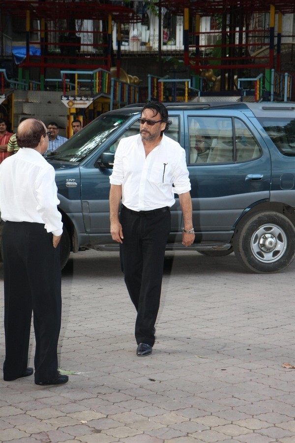 Madhuri Dixit Father Prayer Meet - 6 / 63 photos