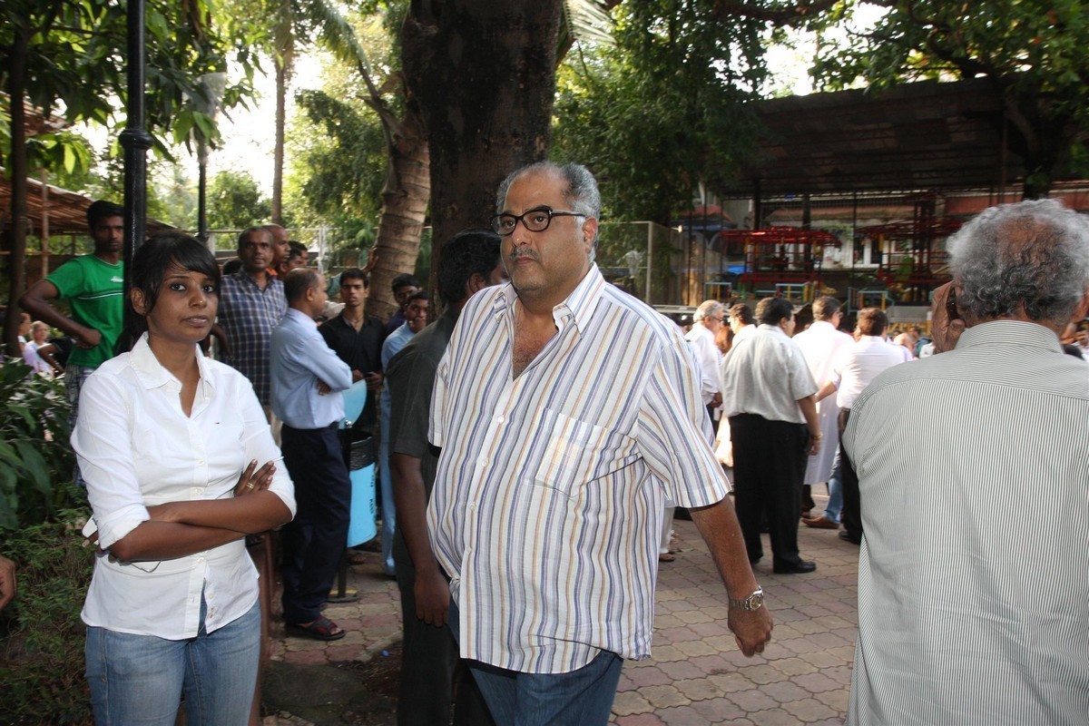 Madhuri Dixit Father Prayer Meet - 9 / 63 photos