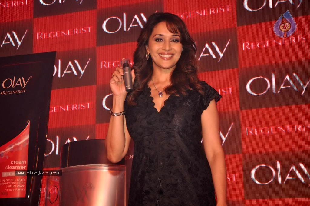 Madhuri Dixit Launches Olay Regenerist - 22 / 30 photos