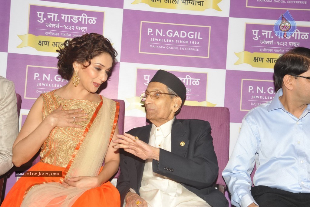 Madhuri Dixit Nene at Kshan Ala Bhagyachya 2013 Event - 11 / 75 photos
