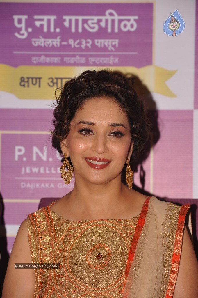 Madhuri Dixit Nene at Kshan Ala Bhagyachya 2013 Event - 72 / 75 photos