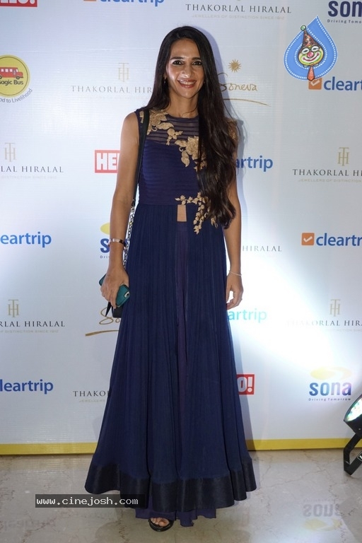 Magic Bus Benefit Gala Red Carpet 2017 - 5 / 15 photos