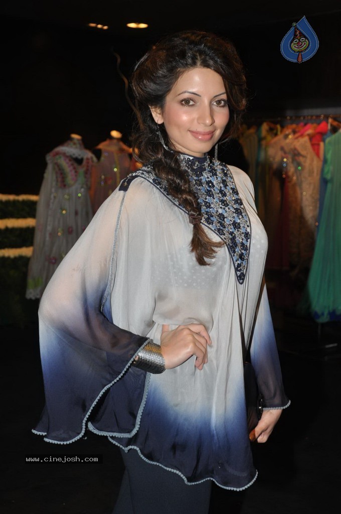 Maheka Mirpuri Spring Summer Collection 2012 - 17 / 37 photos