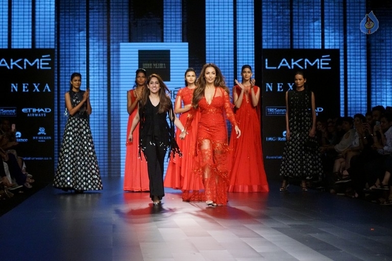 Malaika Arora at LFW Winter Festive 2017 - 16 / 21 photos