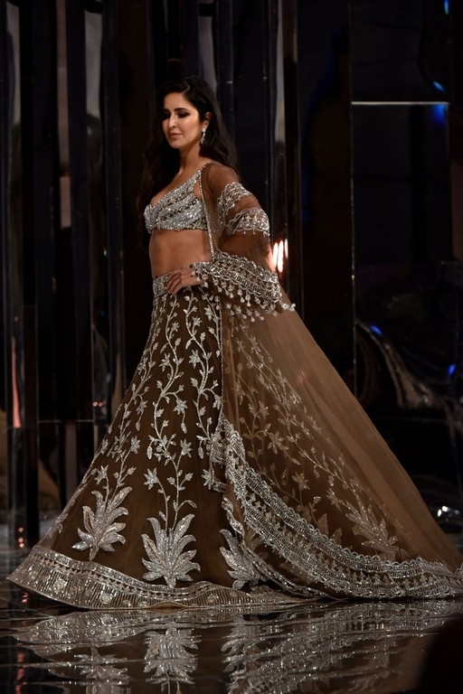 Manish Malhotra Couture Show 2018 - 3 / 38 photos