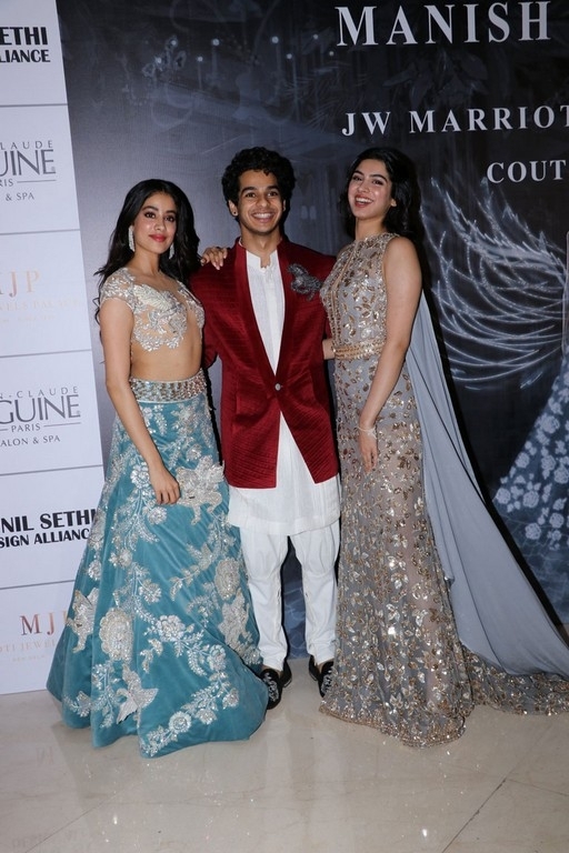 Manish Malhotra Couture Show 2018 - 23 / 38 photos