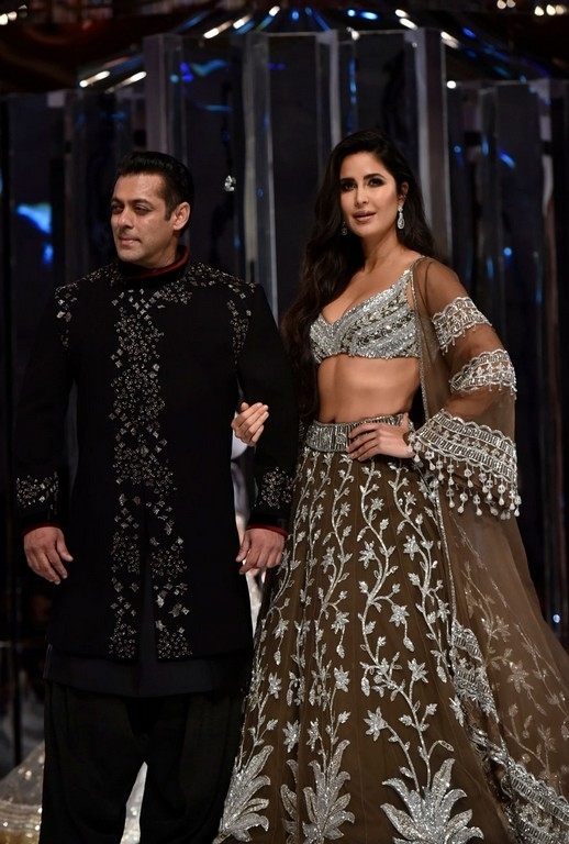 Manish Malhotra Couture Show 2018 - 24 / 38 photos