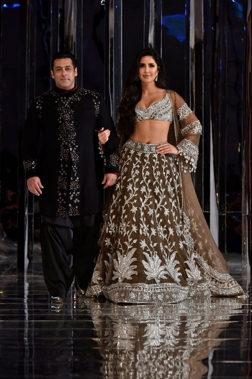 Manish Malhotra Couture Show 2018 - 35 / 38 photos