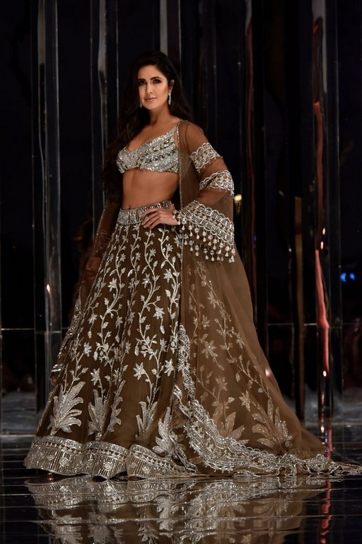 Manish Malhotra Couture Show 2018 - 36 / 38 photos