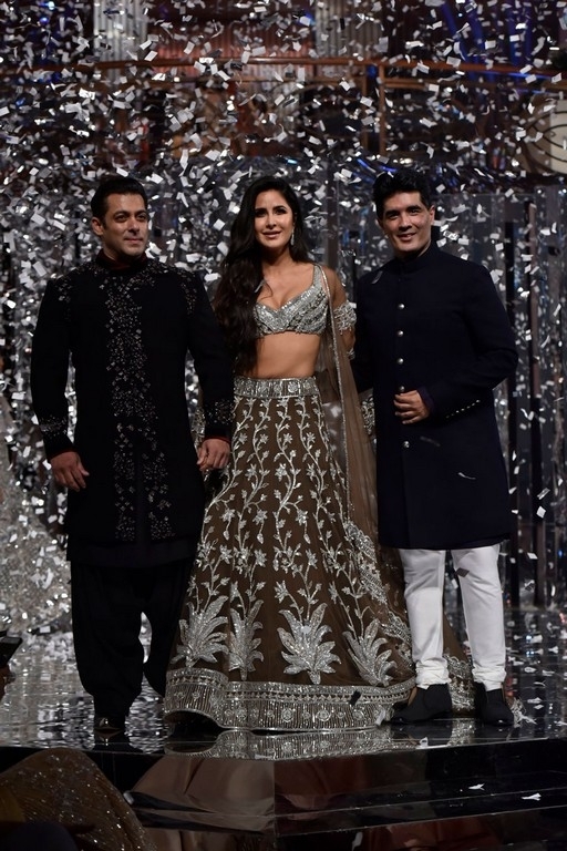 Manish Malhotra Fashion Show Zween - 17 / 22 photos