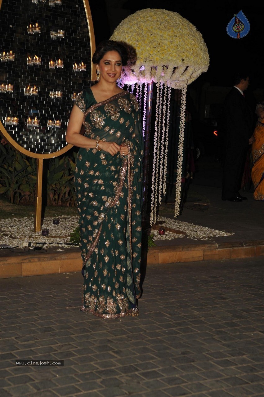 Manish Malhotra Niece Riddhi Malhotra Wedding Reception - 22 / 125 photos