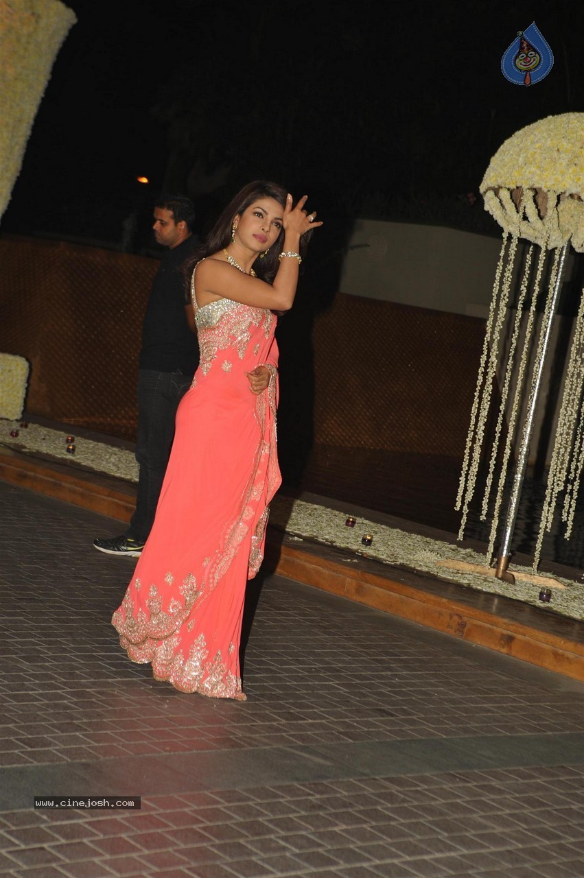 Manish Malhotra Niece Riddhi Malhotra Wedding Reception - 24 / 125 photos