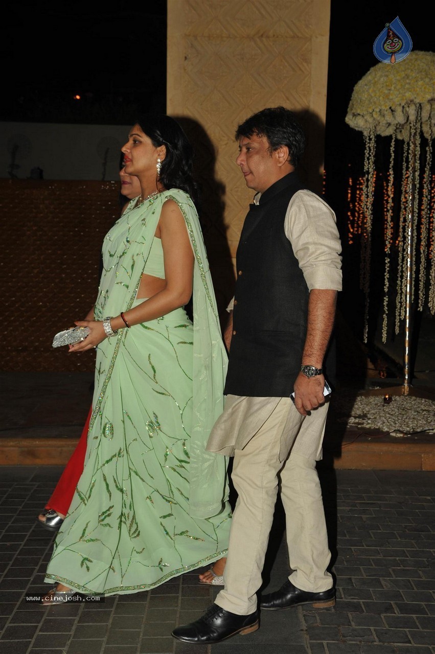 Manish Malhotra Niece Riddhi Malhotra Wedding Reception - 25 / 125 photos