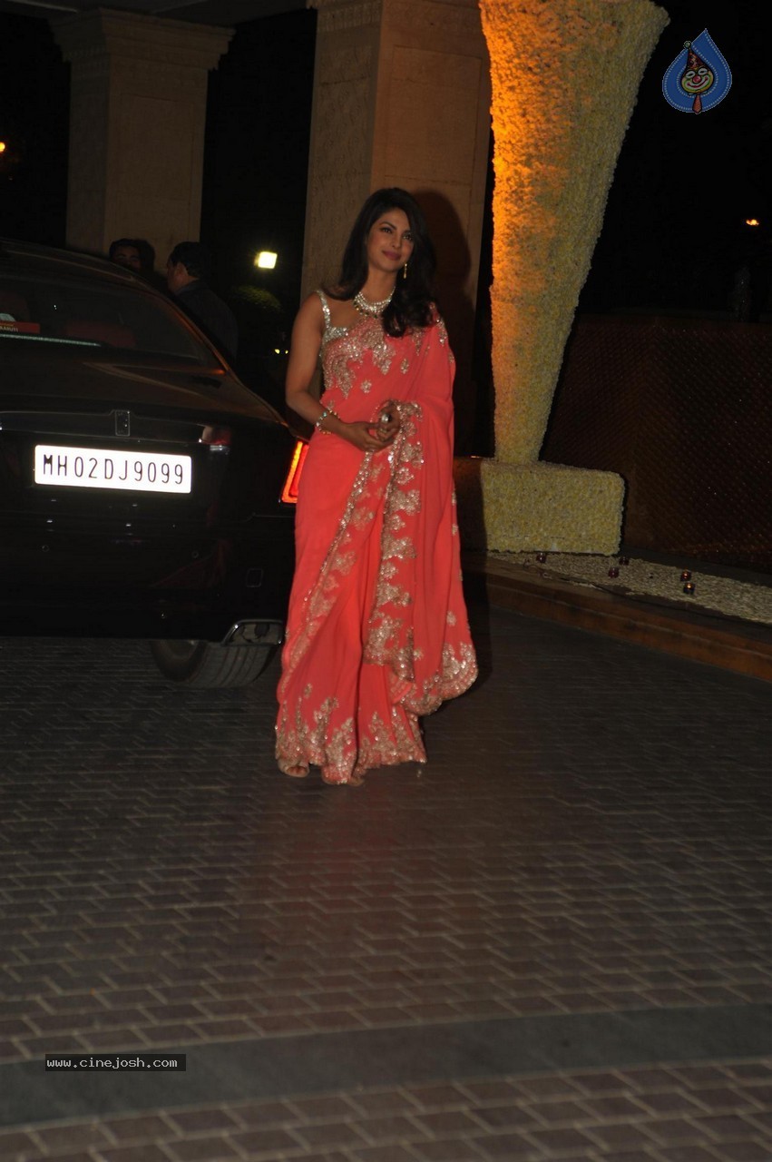 Manish Malhotra Niece Riddhi Malhotra Wedding Reception - 50 / 125 photos