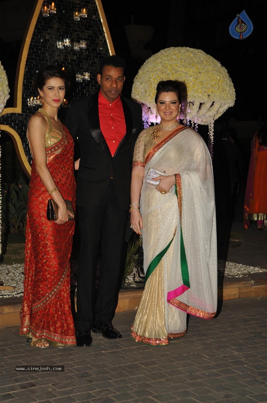 Manish Malhotra Niece Riddhi Malhotra Wedding Reception - 51 / 125 photos