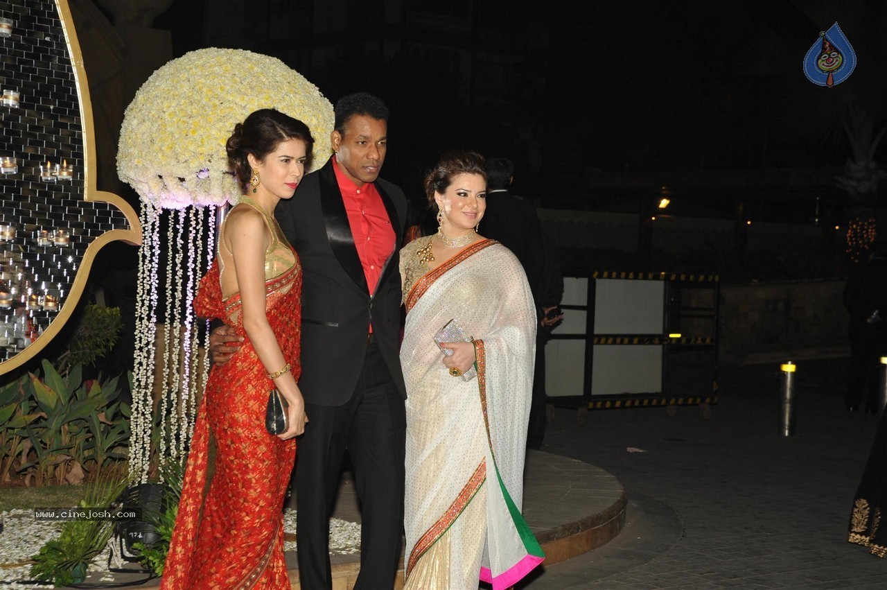 Manish Malhotra Niece Riddhi Malhotra Wedding Reception - 65 / 125 photos