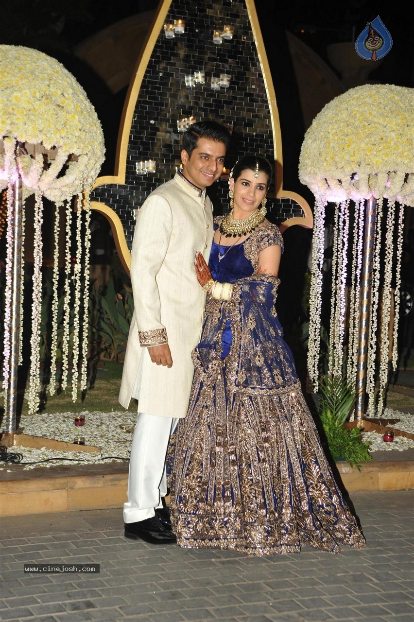 Manish Malhotra Niece Riddhi Malhotra Wedding Reception - 67 / 125 photos