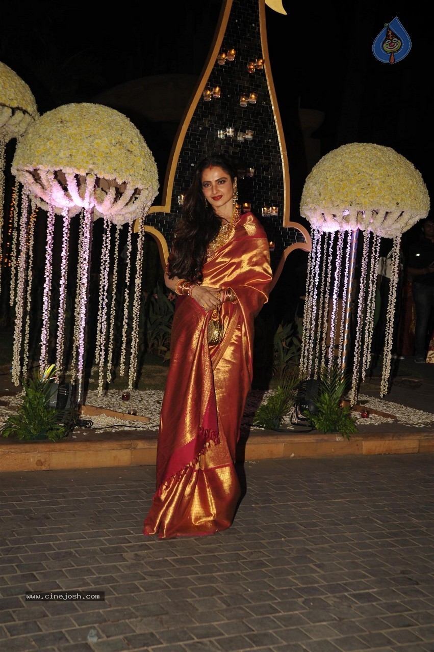 Manish Malhotra Niece Riddhi Malhotra Wedding Reception - 82 / 125 photos