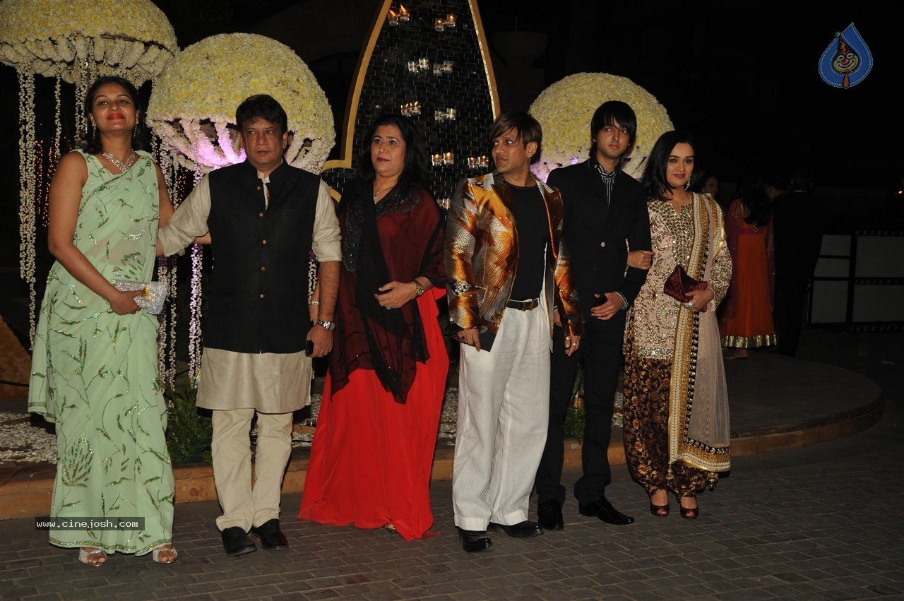 Manish Malhotra Niece Riddhi Malhotra Wedding Reception - 86 / 125 photos