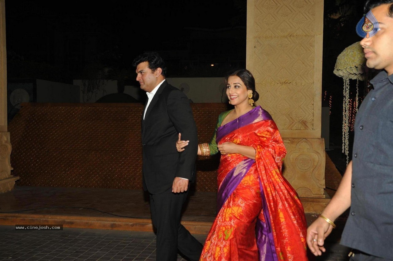 Manish Malhotra Niece Riddhi Malhotra Wedding Reception - 92 / 125 photos