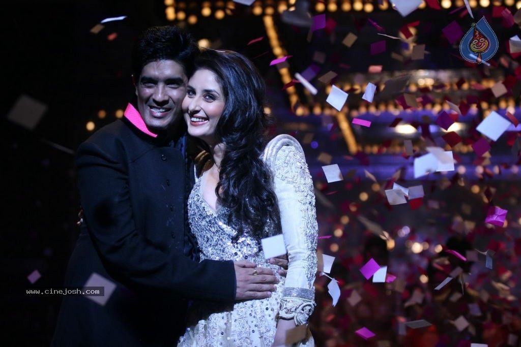 Manish Malhotra Show at LFW 2011 - 5 / 31 photos