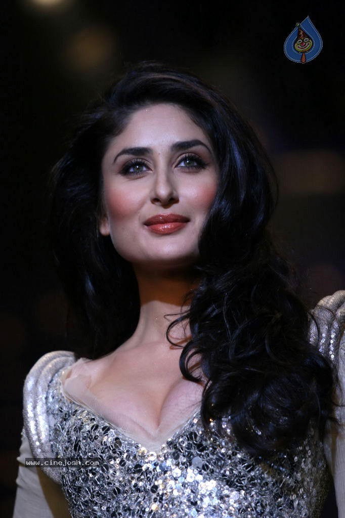 Manish Malhotra Show at LFW 2011 - 27 / 31 photos