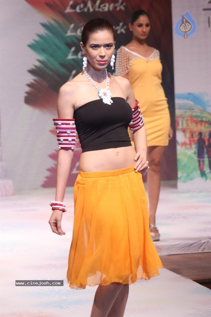 Marque 13 Fashion Show - 17 / 67 photos