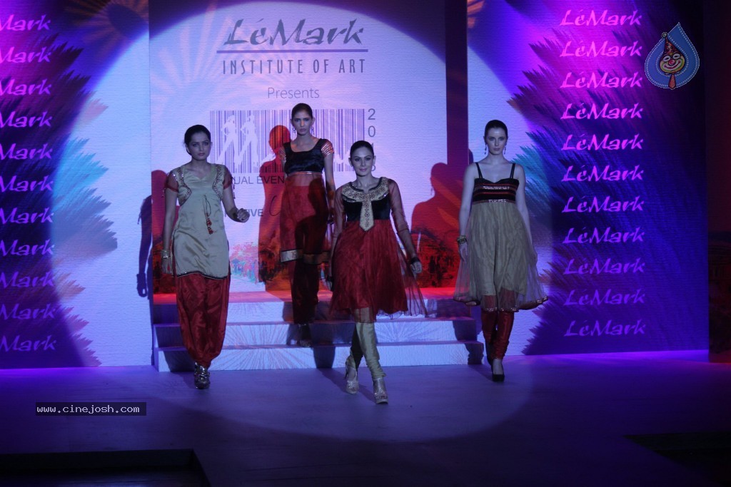 Marque 13 Fashion Show - 61 / 67 photos
