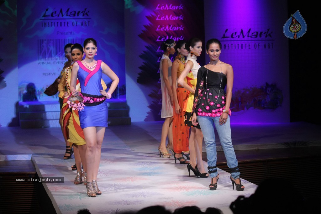Marque 13 Fashion Show - 62 / 67 photos