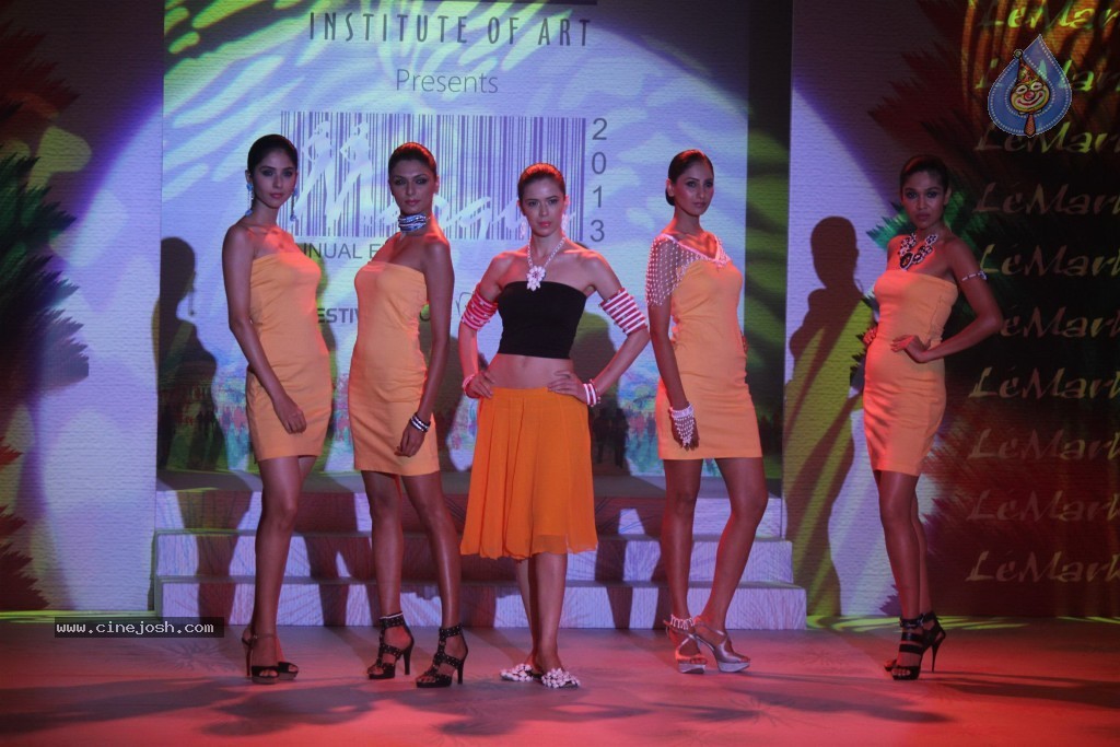 Marque 13 Fashion Show - 65 / 67 photos