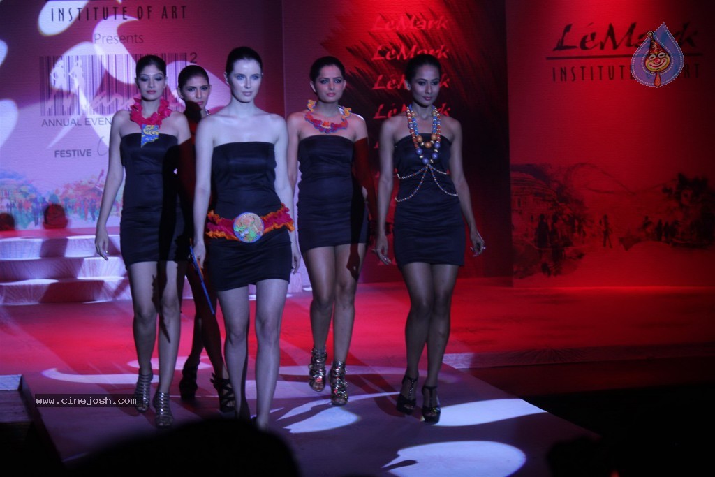 Marque 13 Fashion Show - 66 / 67 photos