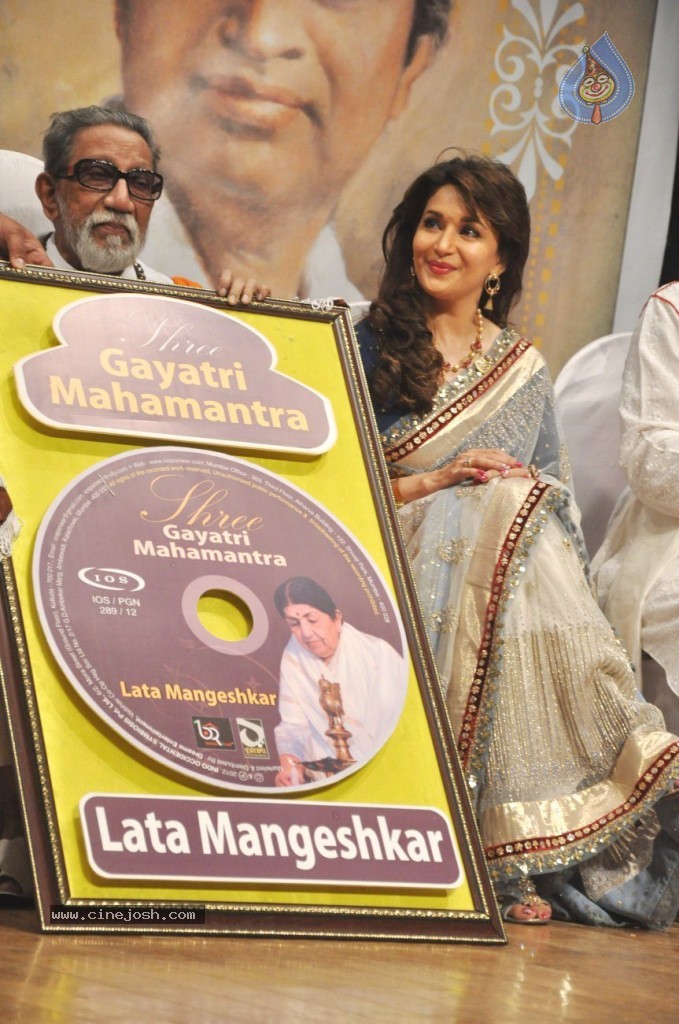 Master Dinanath Mangeshkar Awards 2012 - 1 / 37 photos