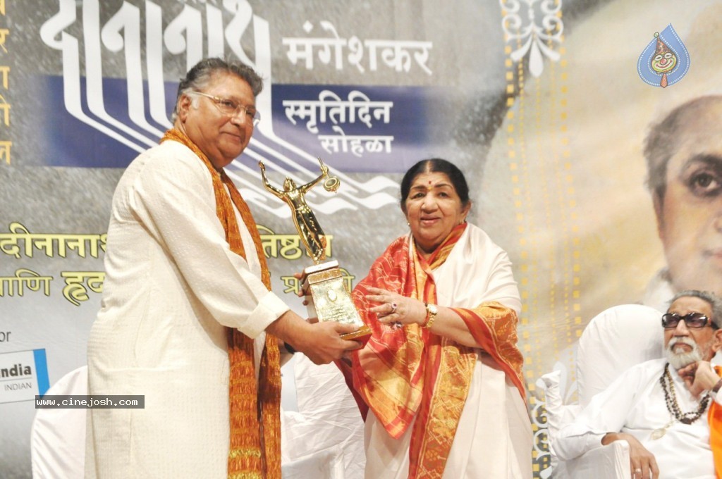 Master Dinanath Mangeshkar Awards 2012 - 5 / 37 photos