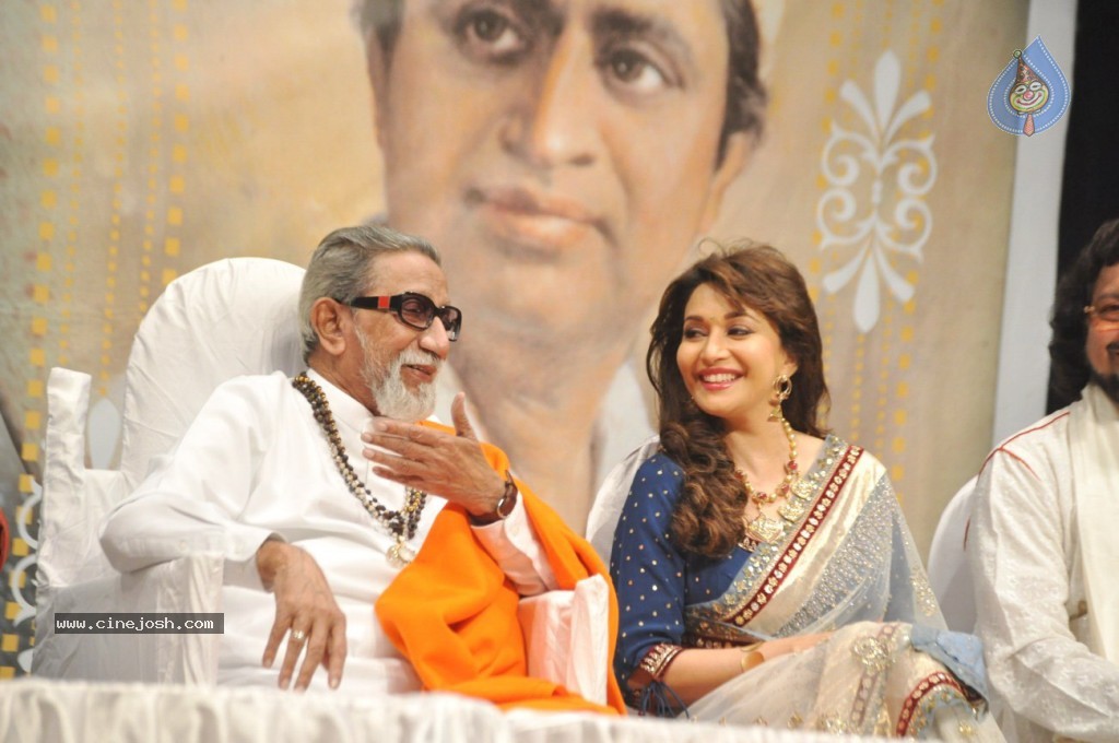Master Dinanath Mangeshkar Awards 2012 - 6 / 37 photos