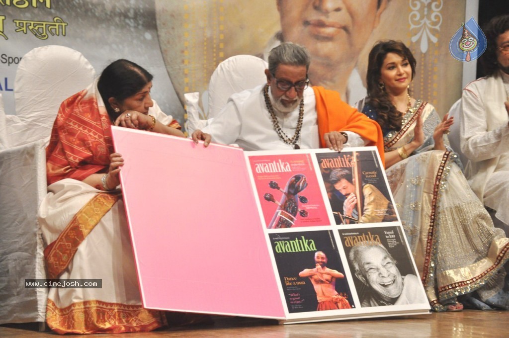 Master Dinanath Mangeshkar Awards 2012 - 8 / 37 photos