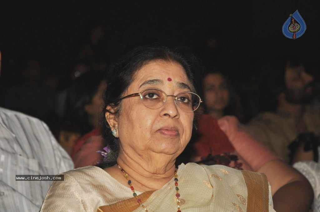 Master Dinanath Mangeshkar Awards 2012 - 15 / 37 photos