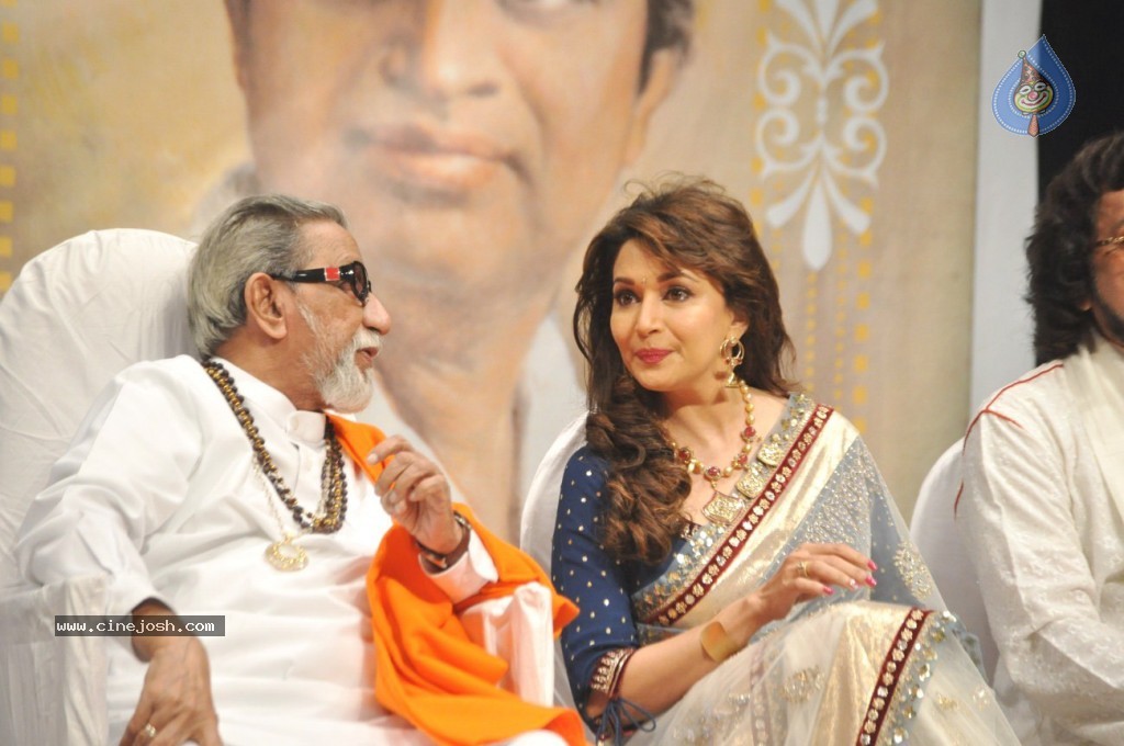 Master Dinanath Mangeshkar Awards 2012 - 26 / 37 photos