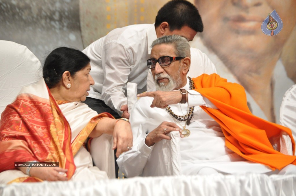 Master Dinanath Mangeshkar Awards 2012 - 32 / 37 photos