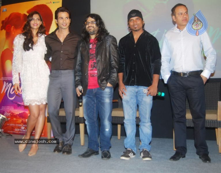 Mausam Movie Music Success Party - 27 / 44 photos