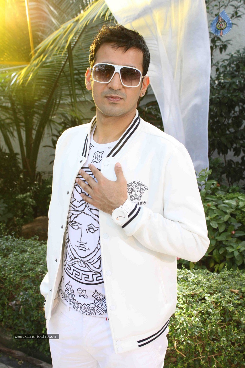 Meet Brothers at Ishq Ne Crazy Kiya Hai On Location - 39 / 44 photos