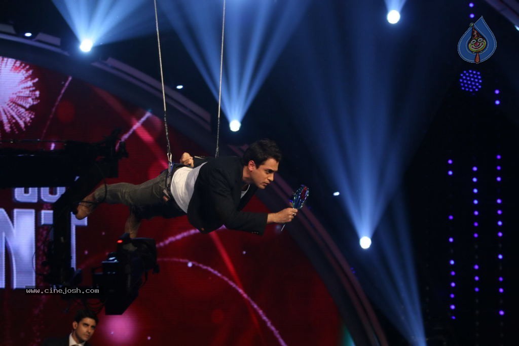 Mere Brother ki Dulhan Cast at INDIAs Got Talent Sets - 10 / 25 photos