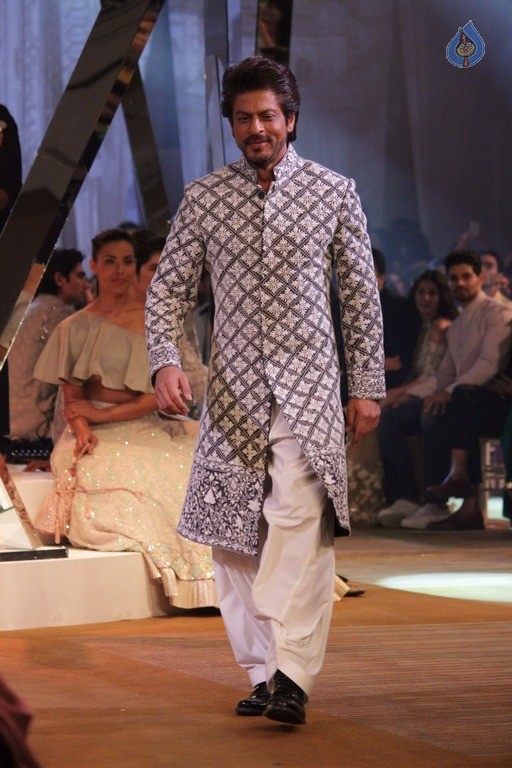Mijwan Summer 2017 Fashion Show - 4 / 41 photos