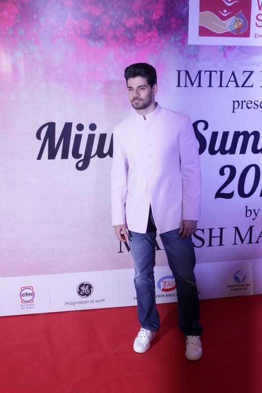 Mijwan Summer 2017 Fashion Show - 22 / 41 photos