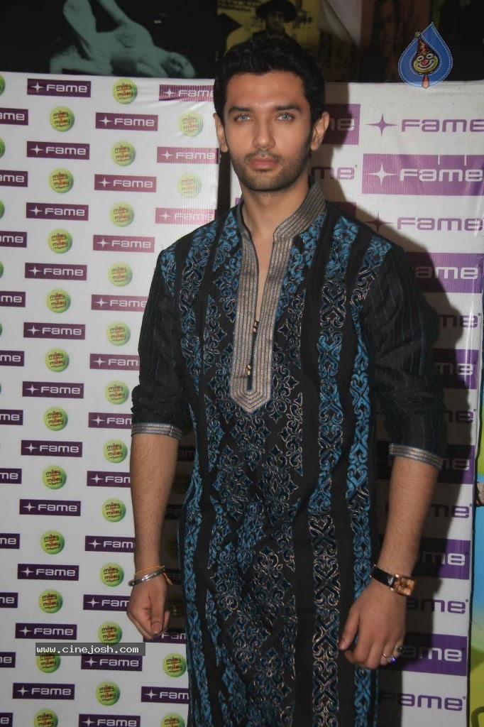 Miley Naa Miley Hum Movie Cast Celebrates Diwali Event - 22 / 55 photos