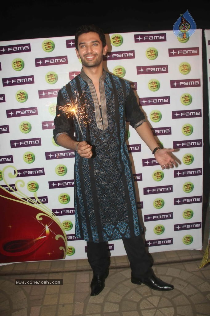 Miley Naa Miley Hum Movie Cast Celebrates Diwali Event - 32 / 55 photos