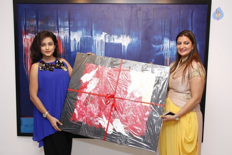 Mishti Chakraborty at Reflections Solo Show - 8 / 9 photos