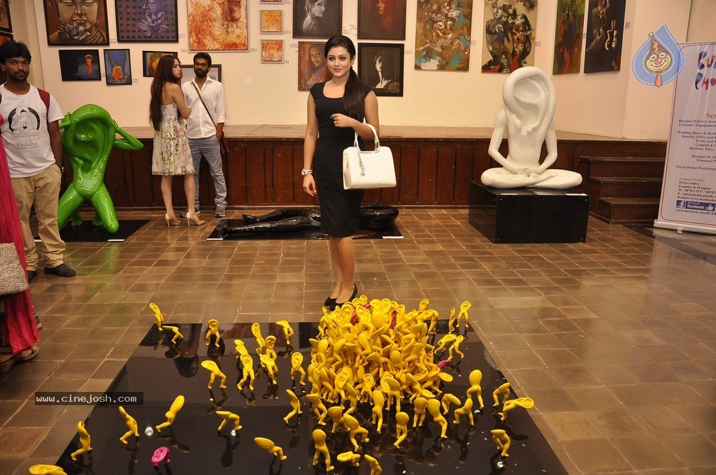 Mishti Chakraborty Visits Hues 2 Art Exhibition - 8 / 26 photos