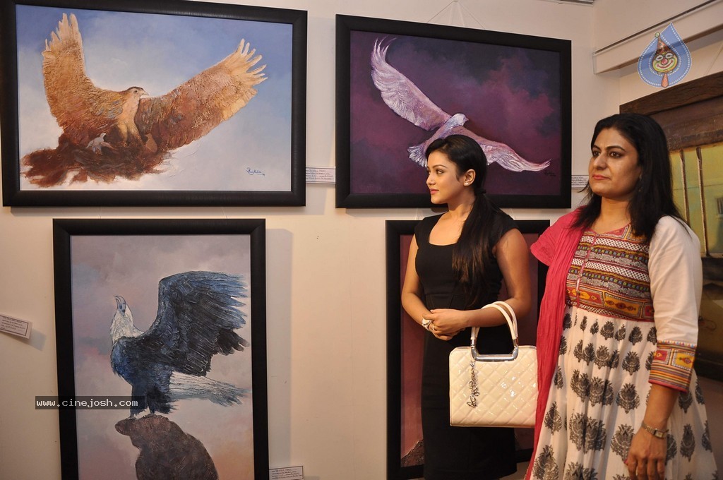 Mishti Chakraborty Visits Hues 2 Art Exhibition - 9 / 26 photos