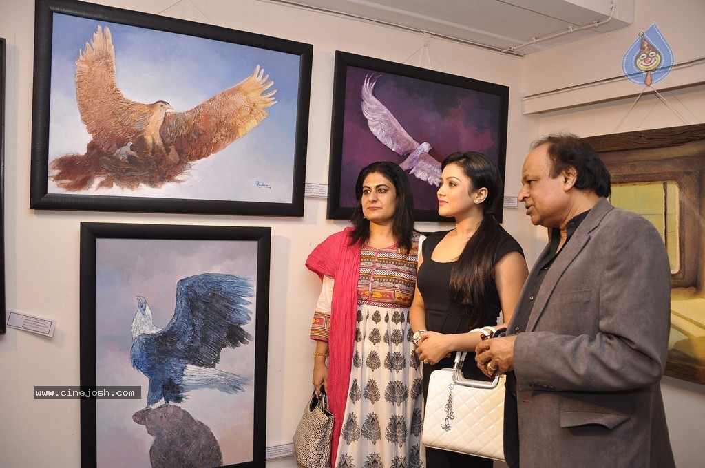 Mishti Chakraborty Visits Hues 2 Art Exhibition - 12 / 26 photos